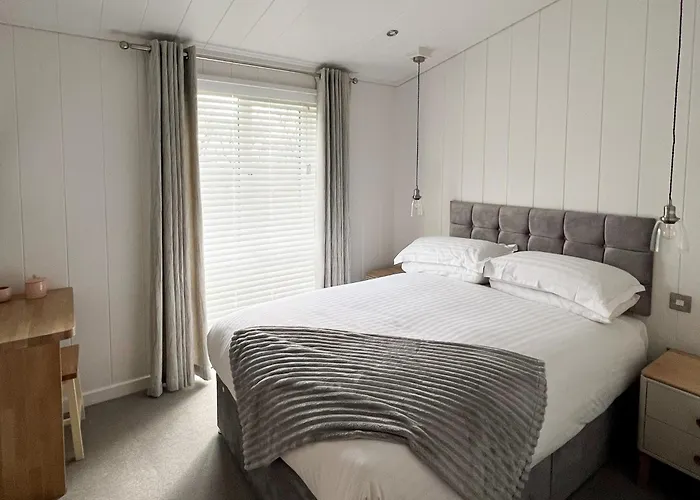 Hillcroft Park 假日公园 普利布里奇