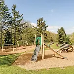 Hillcroft Park * بولي بريدج
